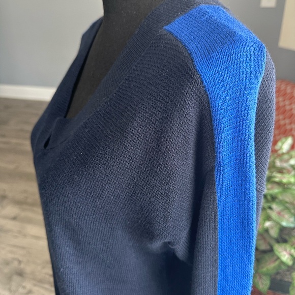 EUC Banana Republic V-Neck Sweater - Blue - Picture 4 of 8